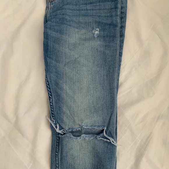 Hollister Medium Wash Jeans - Picture 4 of 4